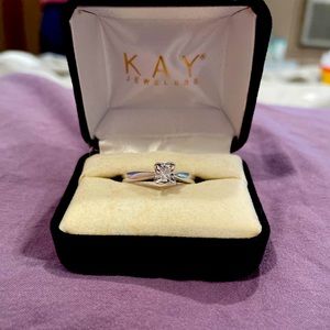 Kay Jewelers Silver Ring (Size 9)